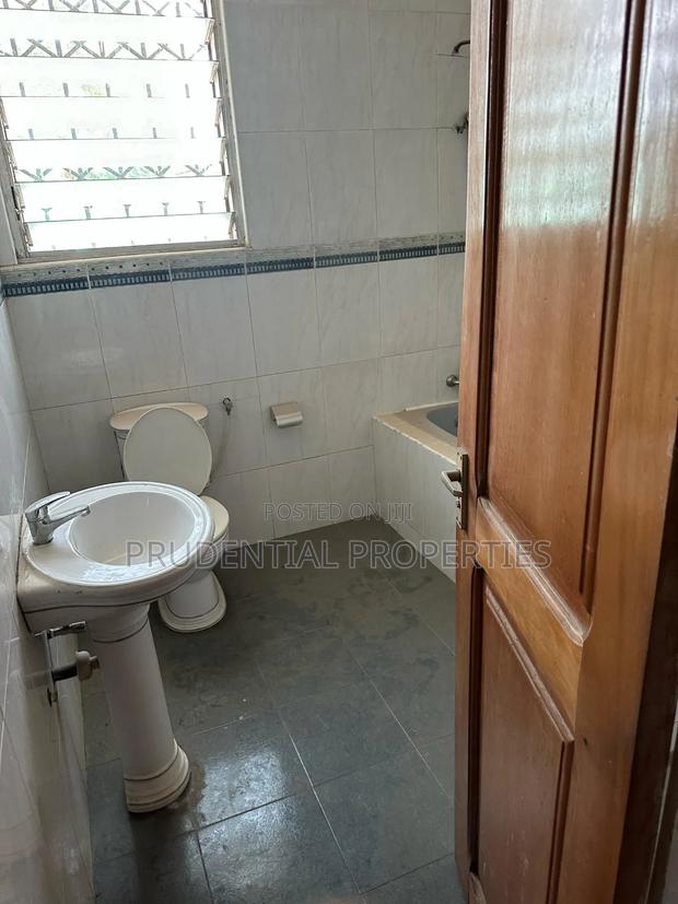 4bdrm House in Kokomlemle for sale · Photo 5