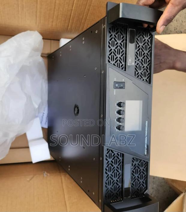 Ev/Yamaha 4channel Amplifier · Photo 1