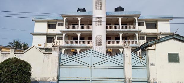 18bdrm Mansion in Accra Properties for sale · Photo 3