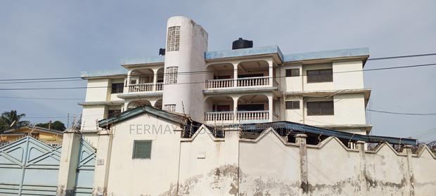 30 Rooms for Sale in Accra · Photo 3