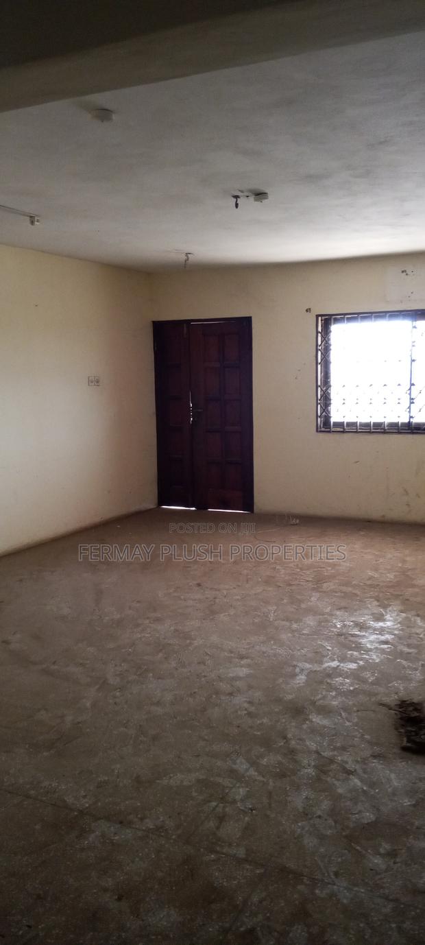 30 Rooms for Sale in Accra · Photo 6