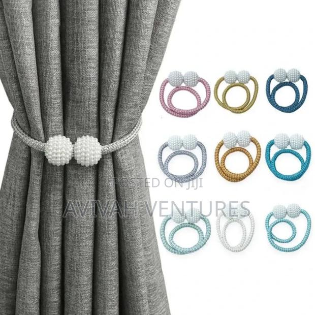Curtain Holder