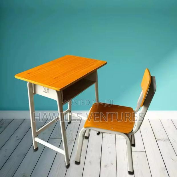 Modern Class Table and Chair · Photo 1