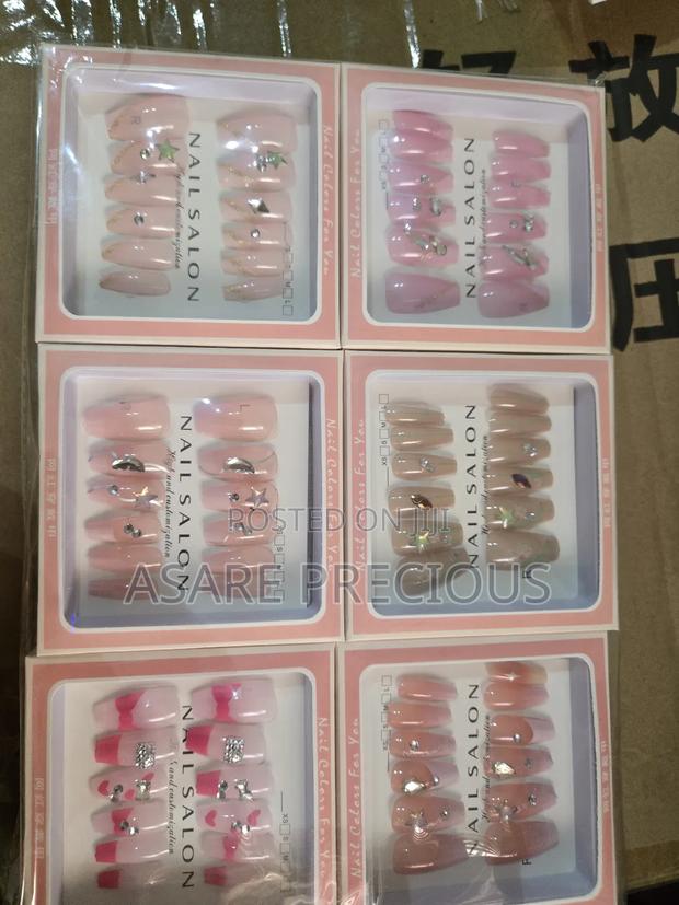 Short Fake Nails · Photo 5