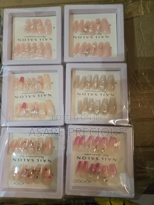 Short Fake Nails · Photo 6