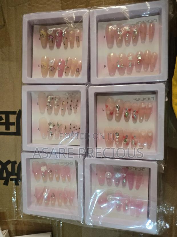 Short Fake Nails · Photo 8