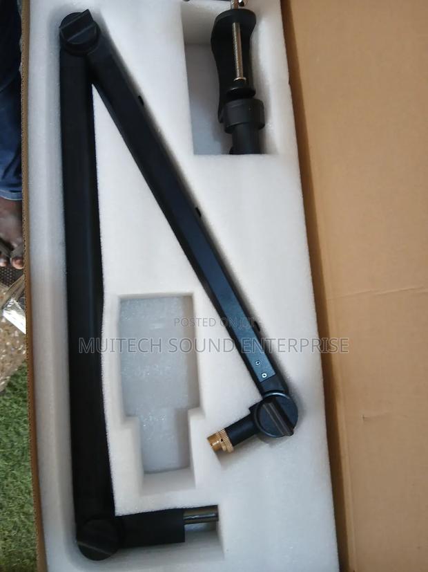 Studio Microphone Stand · Photo 7