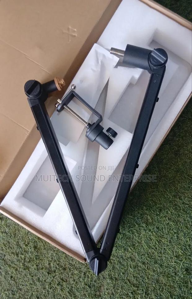 Studio Microphone Stand · Photo 1