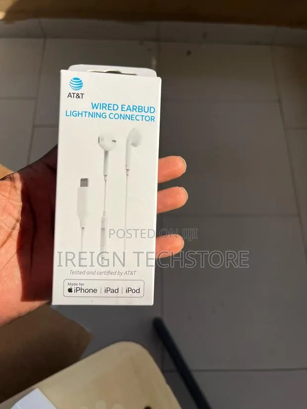 At T Lightning Earpods · Photo 1