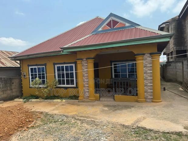 6bdrm House in Top Boat Estate, Kumasi Metropolitan for sale · Photo 2