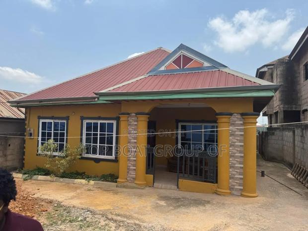 6bdrm House in Top Boat Estate, Kumasi Metropolitan for sale · Photo 3