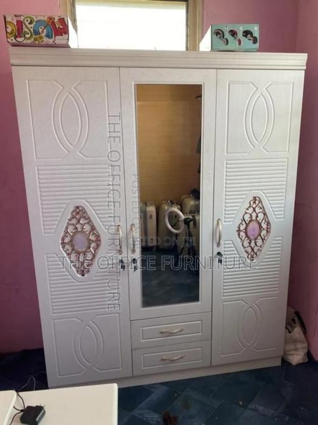 Three Doors Wardrobe · Photo 1