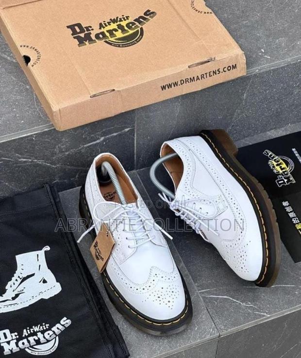 Authentic Dr Martens White Shoes · Photo 1