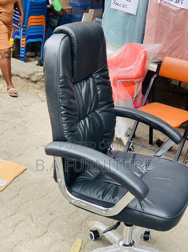 Black Senior Office Chair · Photo 2