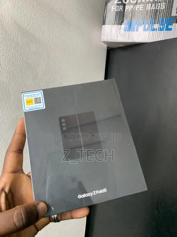 New Samsung Galaxy Z Fold 5 512 GB Black · Photo 1