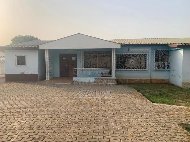 3 Bedrooms House Sitting on 90/100 Land Size Tema Comm12 · Photo 2
