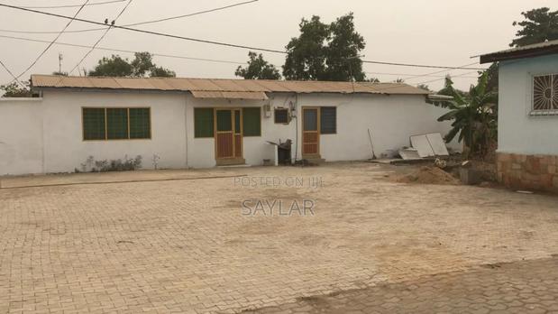 3 Bedrooms House Sitting on 90/100 Land Size Tema Comm12 · Photo 4