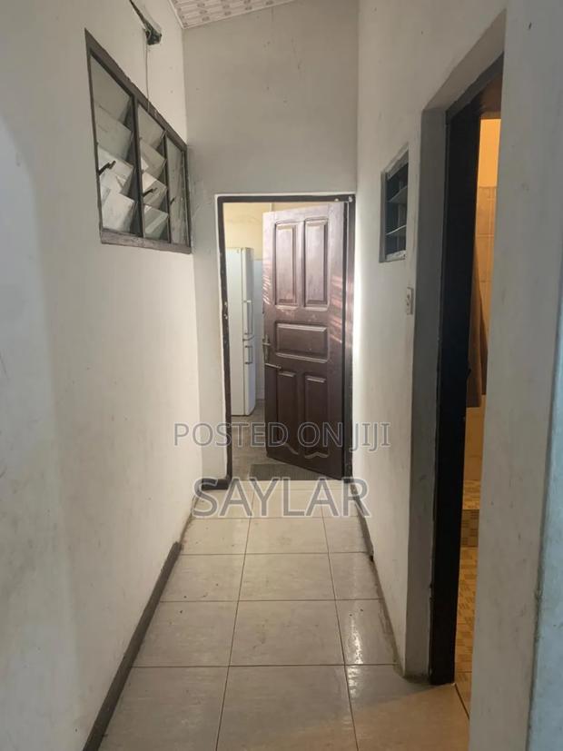 3 Bedrooms House Sitting on 90/100 Land Size Tema Comm12 · Photo 7