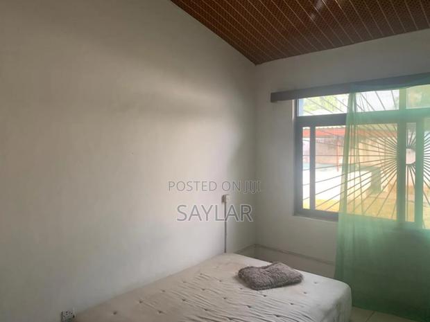3 Bedrooms House Sitting on 90/100 Land Size Tema Comm12 · Photo 8