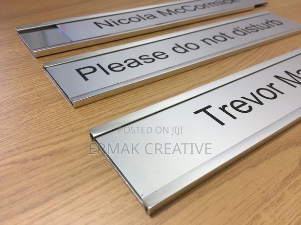 Door Label With Holder · Photo 2