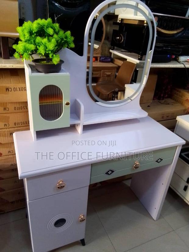 Vanity Dresser[Led] · Photo 1