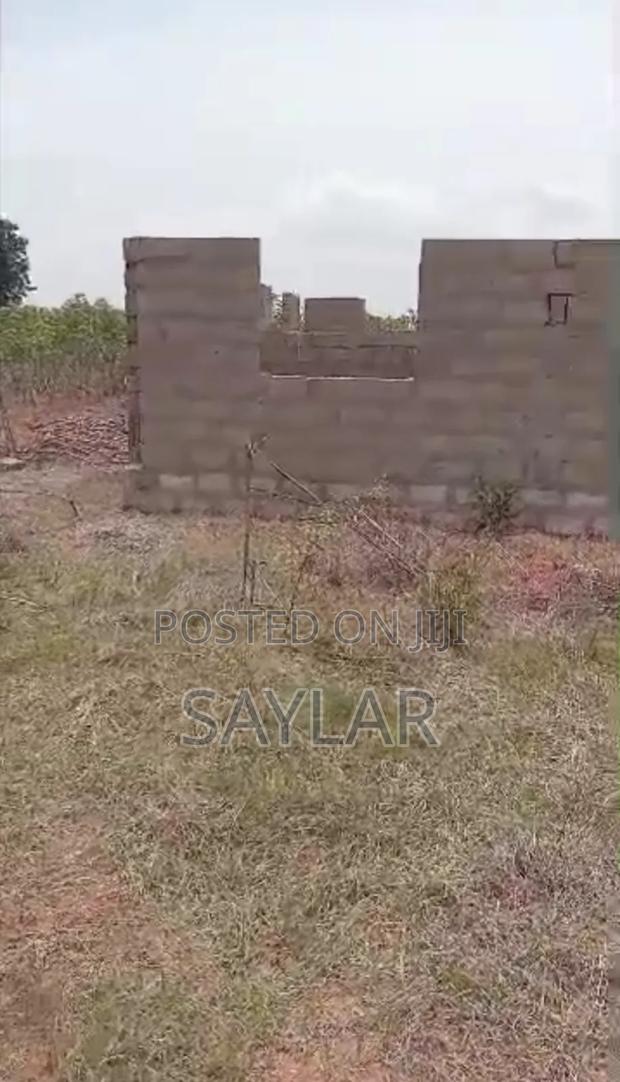 Full Plot Tema West Klagon, With Uncompleted Building on Lintle Level · Photo 2