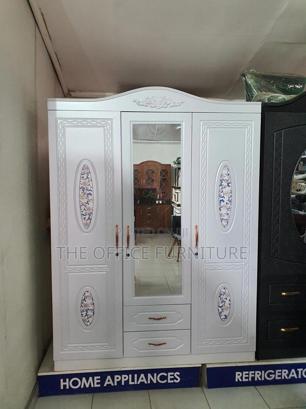 Wardrobe 3 Doors · Photo 1