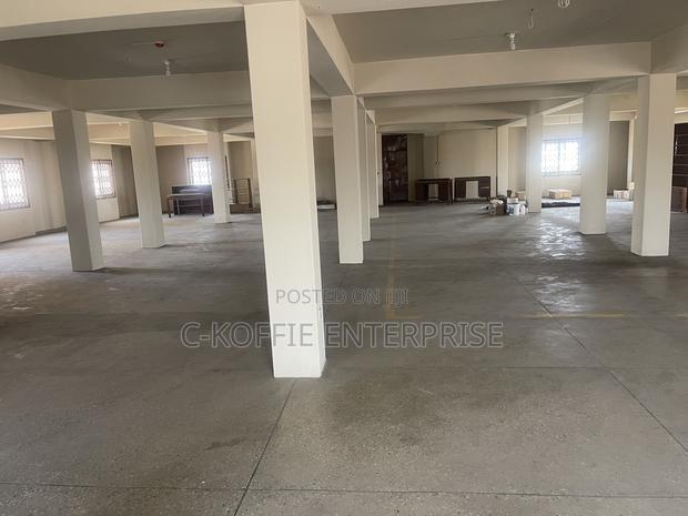 400 SQM Warehouse at Adabraka for Rent · Photo 2