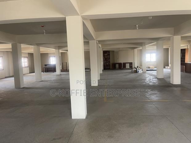 400 SQM Warehouse at Adabraka for Rent · Photo 1