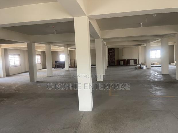 400 SQM Warehouse at Adabraka for Rent · Photo 3