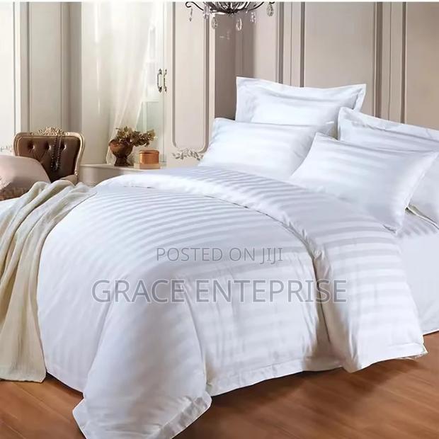 Luxurious 6 Pieces Duvet Set for Hotels · Photo 1