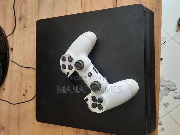 Playstation 4 Slim Jailbreak · Photo 3