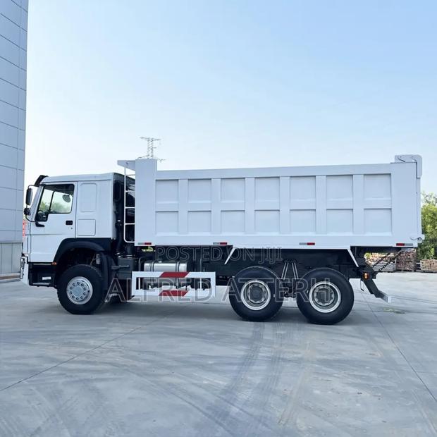 Howo Trucks Available · Photo 4