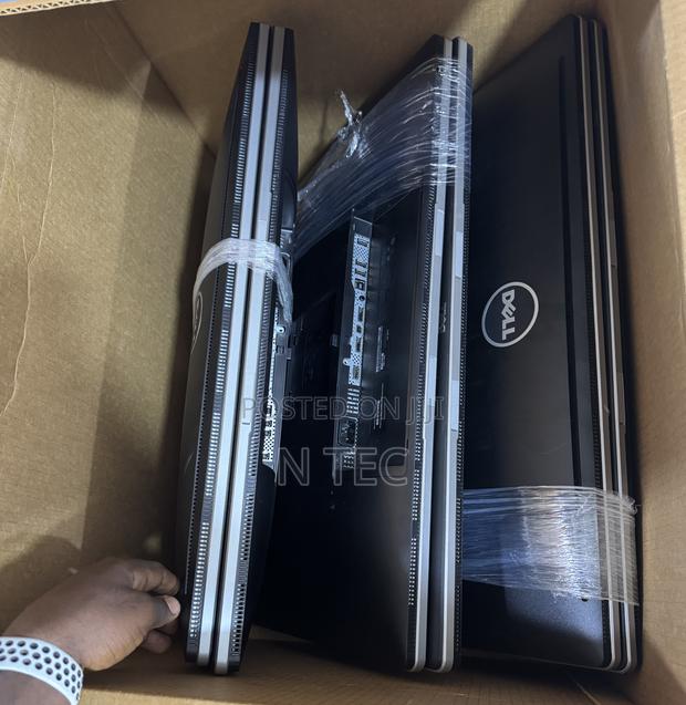 27 Inches Dell Monitor Uhd (3840 X 2160) · Photo 2