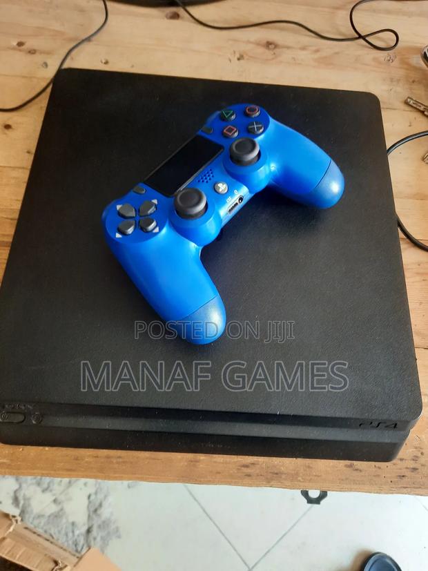 Playstation 4 Slim With 7 Games · Photo 3