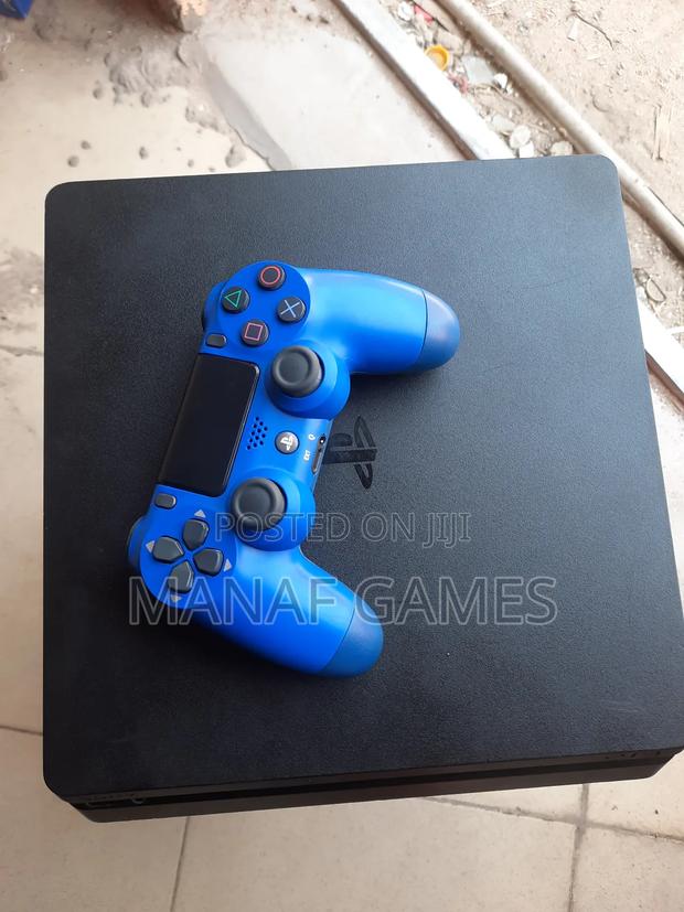 Playstation 4 Slim With 7 Games · Photo 5