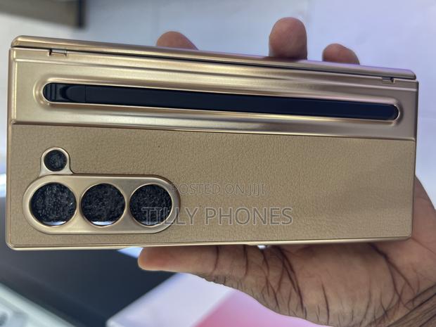 Galaxy Zfold 6 Case With Pen · Photo 2