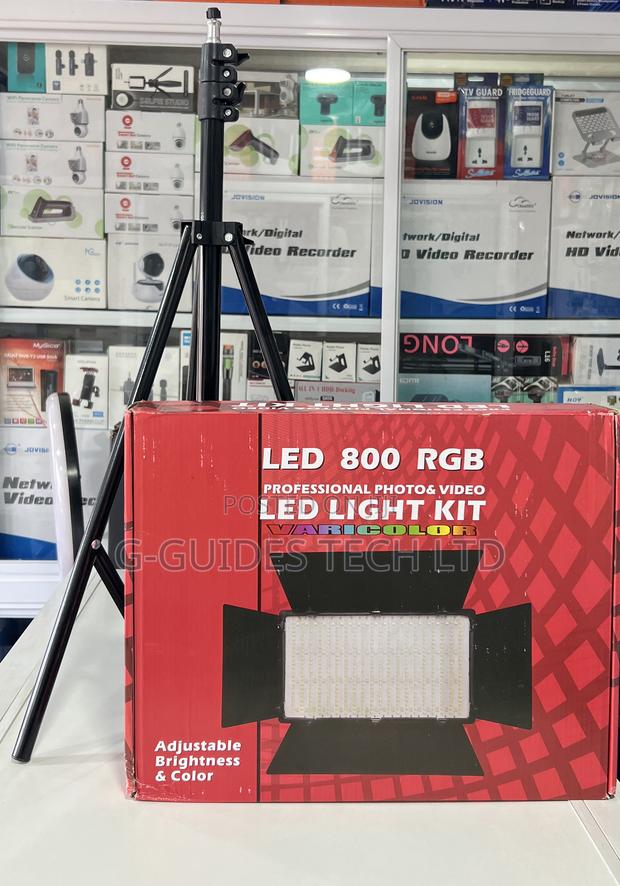 Led 800 RGB Professional Photo and Video Led Light Kit · Photo 1