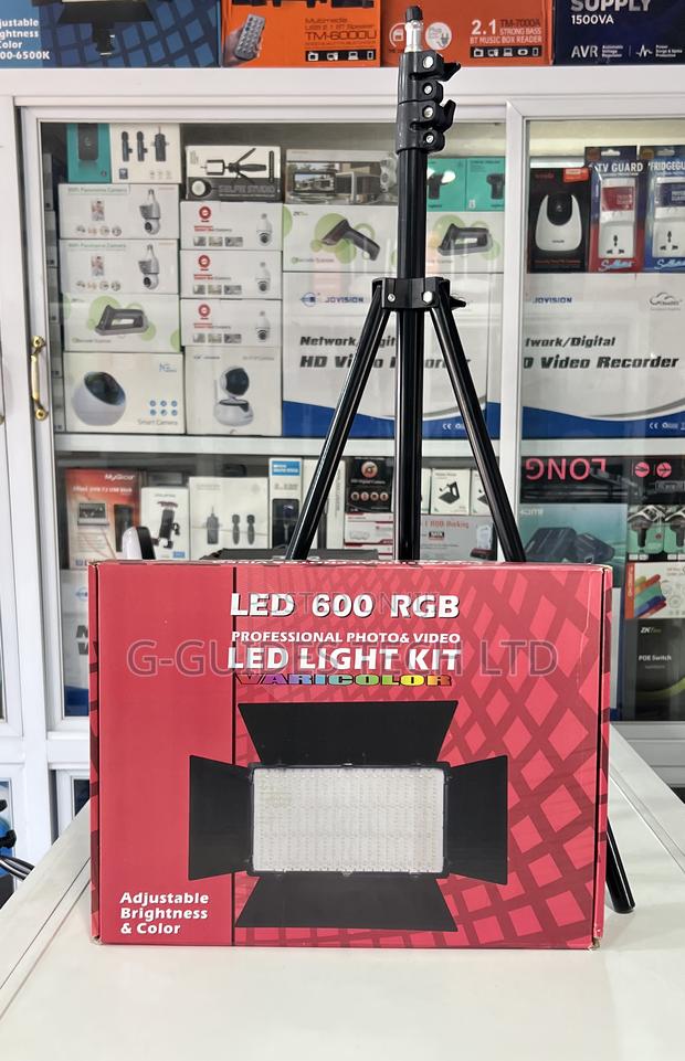 Led 600+ RGB Professional Photo and Video Led Light Kit · Photo 2