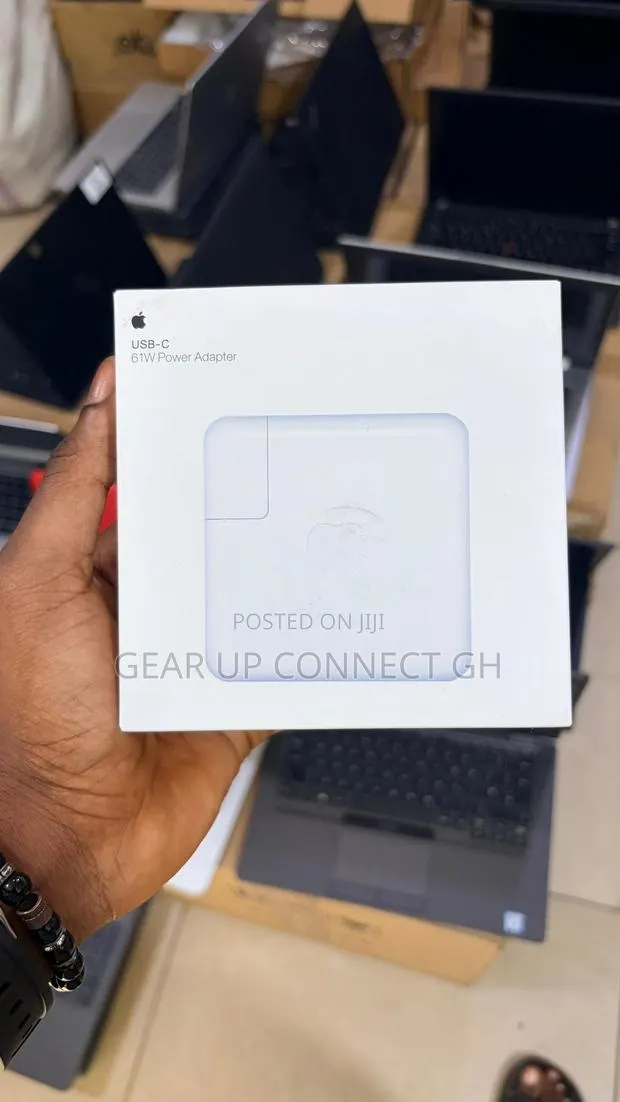 Usb-C 61 Watts Power Charger · Photo 1