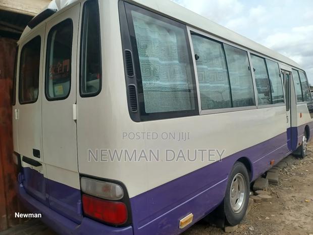 Toyota Coaster 2005 Beige · Photo 2