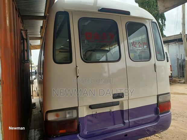 Toyota Coaster 2005 Beige · Photo 5
