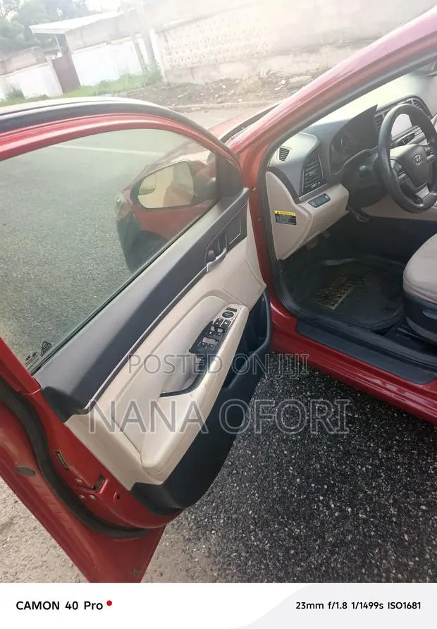 Hyundai Elantra 2017 Red · Photo 1