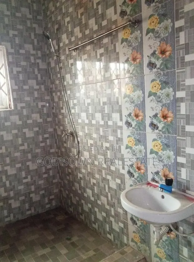 1bdrm Apartment in Obom Road, Kasoa for rent · Photo 4