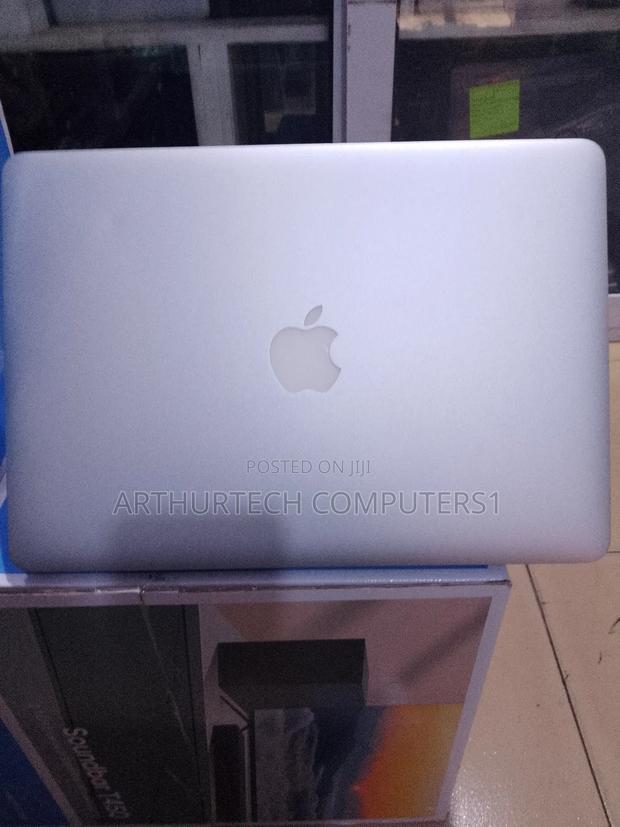 Laptop Apple MacBook Air 2011 4GB Intel Core I5 SSD 128GB · Photo 2