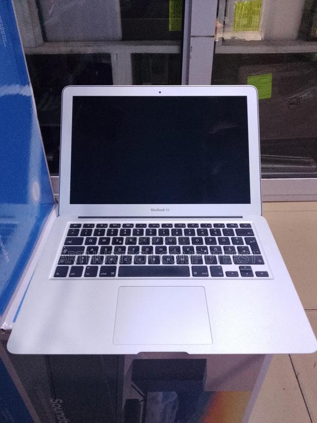 Laptop Apple MacBook Air 2011 4GB Intel Core I5 SSD 128GB · Photo 3