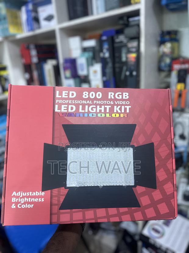 Pro Led 800 R.G.B With Adapter Batteries Tripod Stand · Photo 3