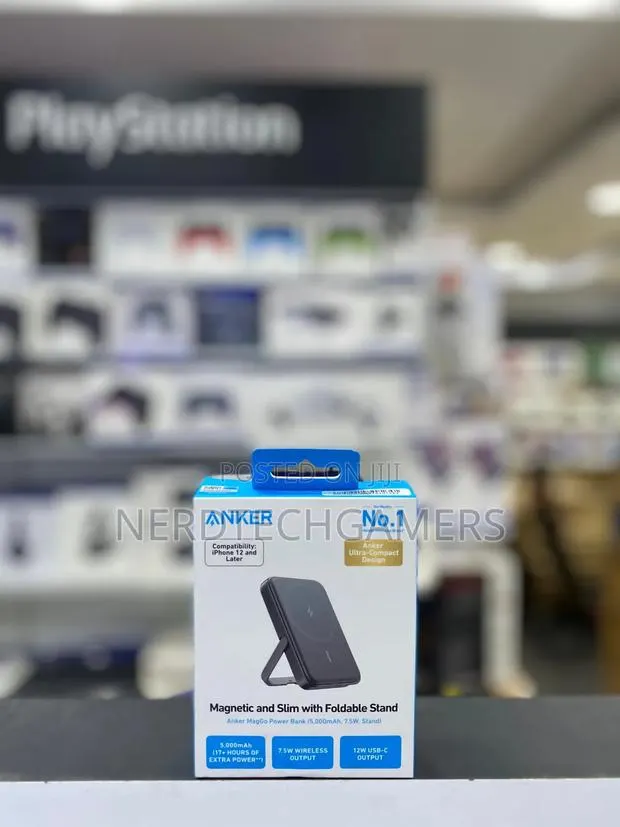 Anker Magnetic and Slim With Foldable Stand · Photo 1