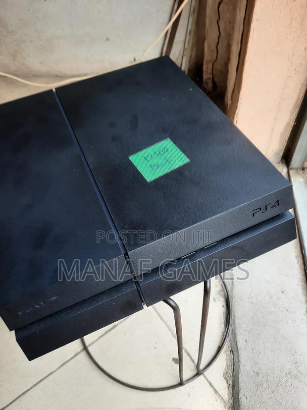 Ps4 Standard With 6 Games and One Controller · Photo 4