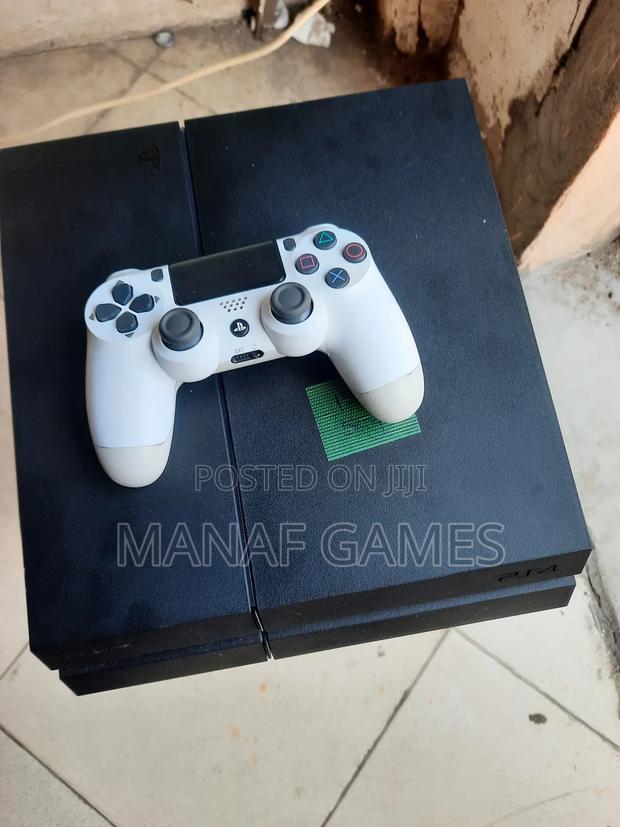 Playstation 4 Standard · Photo 1